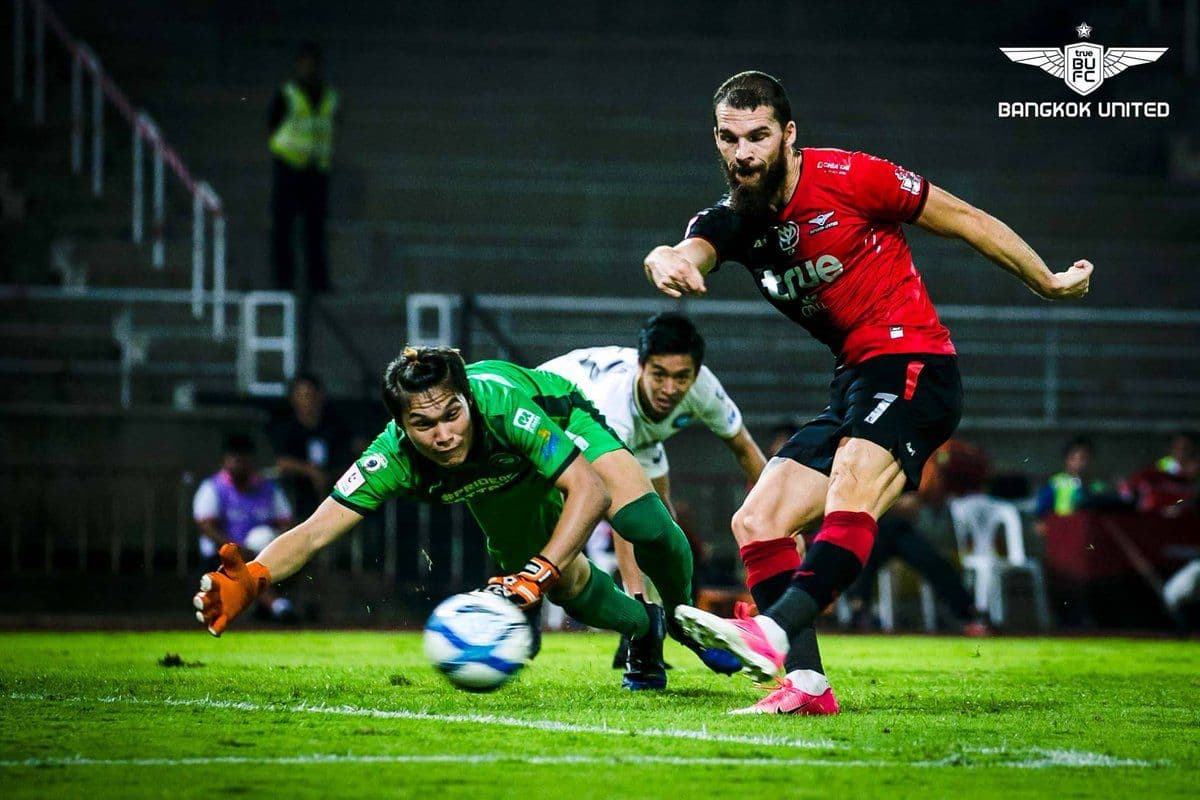 Nekadašnji reprezentativac Crne Gore najbolji u istoriji Bangkoka! Nekadašnji reprezentativac Crne Gore najbolji u istoriji Bangkoka!