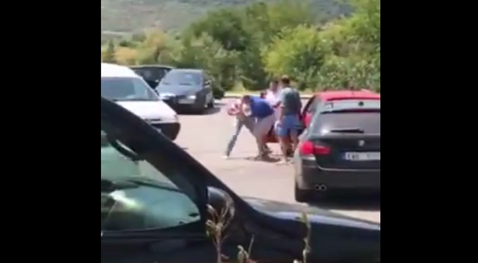 Tuča nakon sudara (Video) Tuča nakon sudara (Video)