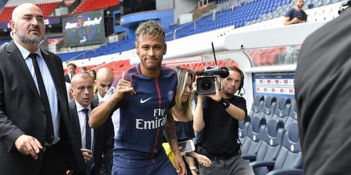 Šta možete da kupite za Nejmara? Tri Boinga 737, najskuplju kuću u SAD, cijeli bejzbol tim... Šta možete da kupite za Nejmara? Tri Boinga 737, najskuplju kuću u SAD, cijeli bejzbol tim...