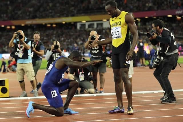 Epski momenat: Getlin se nakon pobjede poklonio Boltu! Epski momenat: Getlin se nakon pobjede poklonio Boltu!