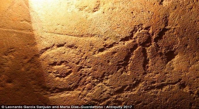 Misteriozni simboli na ploči u polju zbunili naučnike Misteriozni simboli na ploči u polju zbunili naučnike