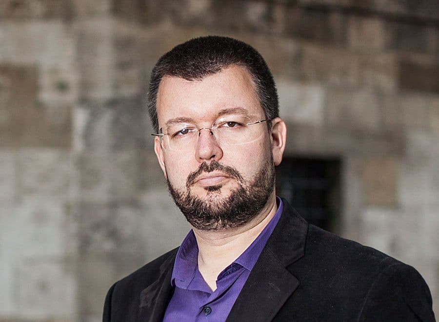 Otac autističnog dječaka kojem nijesu dozvolili da se ukrca u avion Er Srbija: Goniću ih do Strazbura Otac autističnog dječaka kojem nijesu dozvolili da se ukrca u avion Er Srbija: Goniću ih do Strazbura