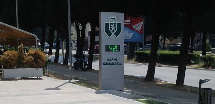 U Podgorici u 11 časova 42 stepena (FOTO) U Podgorici u 11 časova 42 stepena (FOTO)