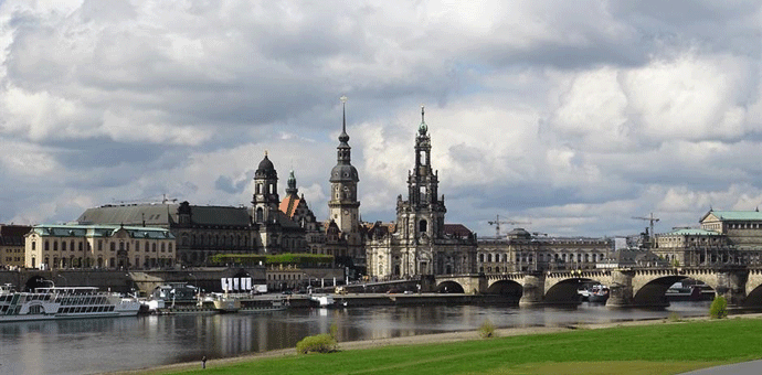 Drezden: Njemac udario pijanog Amerikanca zbog nacističkog pozdrava Drezden: Njemac udario pijanog Amerikanca zbog nacističkog pozdrava