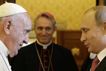 "Politiko": Moskva nije izolovana, papa Franjo voli Putina