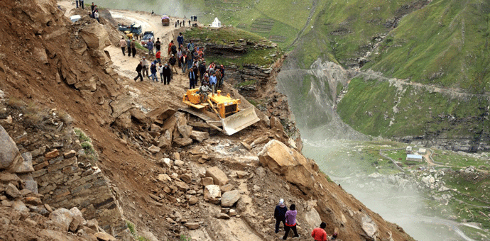 Indija: Klizište odnijelo dva autobusa, 45 mrtvih Indija: Klizište odnijelo dva autobusa, 45 mrtvih