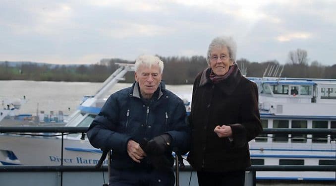 Rijetka dvostruka eutanazija: Bračni par preminuo nakon posljednjeg poljupca, držeći se za ruke Rijetka dvostruka eutanazija: Bračni par preminuo nakon posljednjeg poljupca, držeći se za ruke