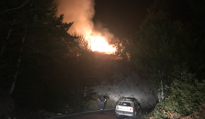 Vatrogasci dočekali jutro na Lovćenu Vatrogasci dočekali jutro na Lovćenu