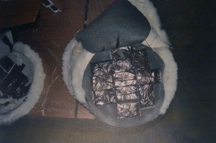 U pošiljci iz Perua otkriveno pola kilograma kokaina, uhapšen naručilac U pošiljci iz Perua otkriveno pola kilograma kokaina, uhapšen naručilac