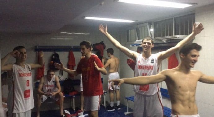 “Laže mjesec da me s’ drugom vidio” u izvođenju naših heroja (Video) “Laže mjesec da me s’ drugom vidio” u izvođenju naših heroja (Video)