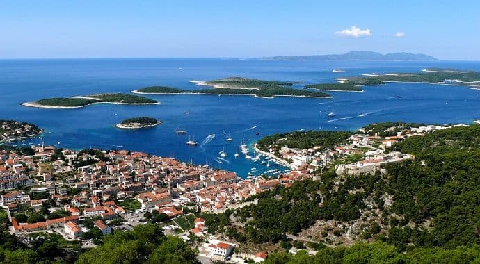 Hvar: Jedna osoba preminula od trovanja hranom Hvar: Jedna osoba preminula od trovanja hranom