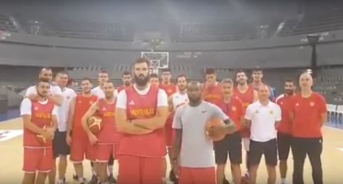 Dubljević i drugovi video porukom poslali podršku našim momcima! Dubljević i drugovi video porukom poslali podršku našim momcima!