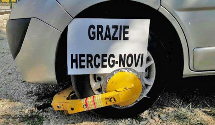 „Grazie Herceg Novi“ – poruka italijanskih turista s „kandžom“ na točkovima „Grazie Herceg Novi“ – poruka italijanskih turista s „kandžom“ na točkovima