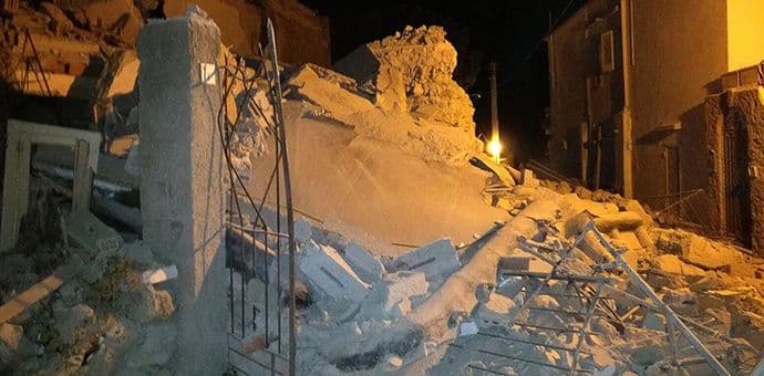 Zemljotres u Italiji: Dvoje mrtvih, 39 povrijeđenih (Video) Zemljotres u Italiji: Dvoje mrtvih, 39 povrijeđenih (Video)