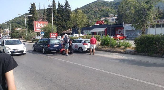 Saoraćajna nezgoda u Donjoj Lastvi, povrijeđen motociklista Saoraćajna nezgoda u Donjoj Lastvi, povrijeđen motociklista
