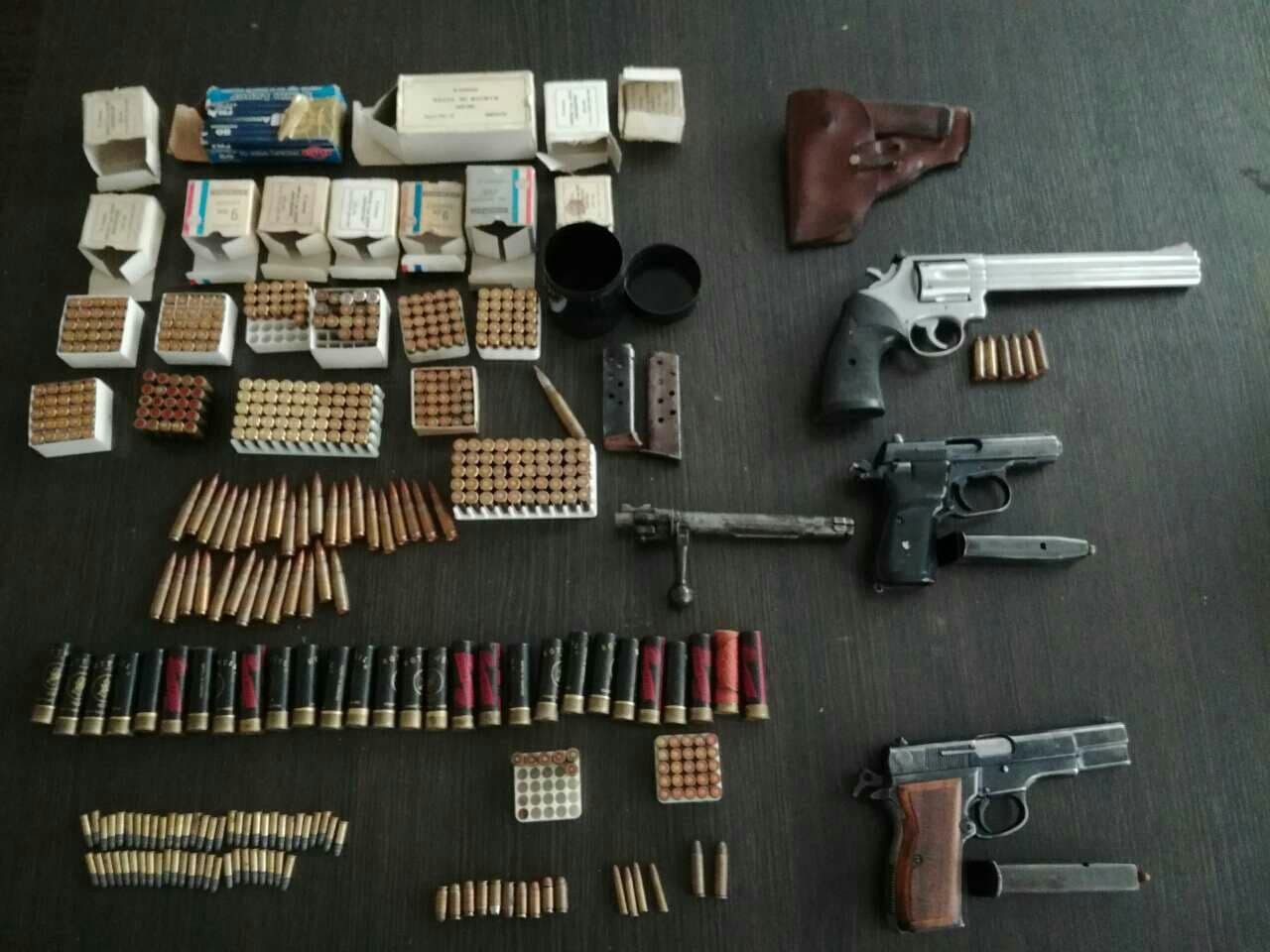 Uhapšen otac Đura Vujovića, policija pronašla arsenal oružja Uhapšen otac Đura Vujovića, policija pronašla arsenal oružja