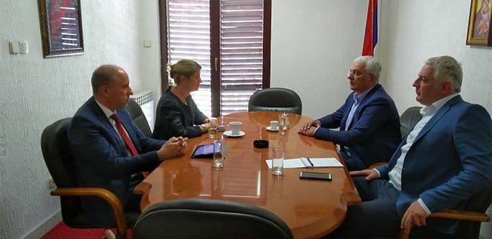 Mandić sa ambasadorkom Kemp: Ugroženi srpski jezik i Crkva Mandić sa ambasadorkom Kemp: Ugroženi srpski jezik i Crkva