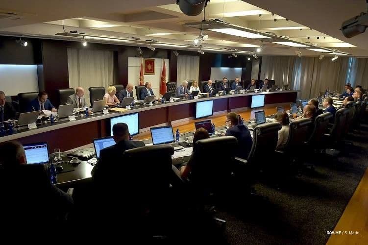 VLADA: Reformu obrazovanja ne dovodimo u pitanje VLADA: Reformu obrazovanja ne dovodimo u pitanje