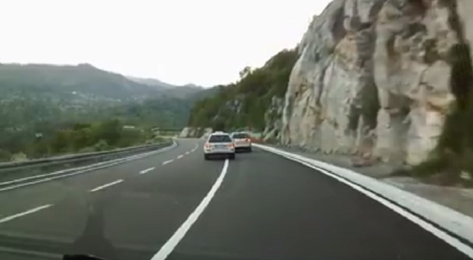 Trka smrti na putu Podgorica - Cetinje (Video) Trka smrti na putu Podgorica - Cetinje (Video)