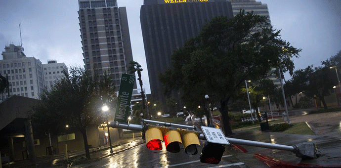 Pens upozorava građane Teksasa da je "Harvi" i dalje opasan Pens upozorava građane Teksasa da je "Harvi" i dalje opasan