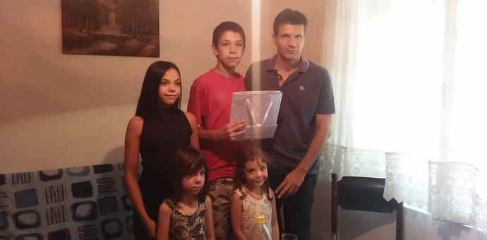 Blažo Sredanović poklonio porodici Petrović 10.000 eura Blažo Sredanović poklonio porodici Petrović 10.000 eura