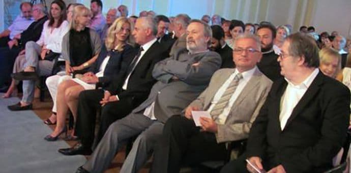 Kolji Mićeviću Kočićeva nagrada za cjelokupno djelo Kolji Mićeviću Kočićeva nagrada za cjelokupno djelo