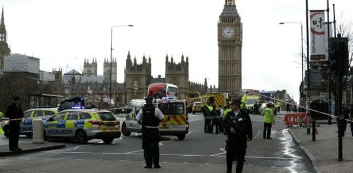 Uhapšen i drugi osumnjičeni za napad kod Bakingemske palate Uhapšen i drugi osumnjičeni za napad kod Bakingemske palate