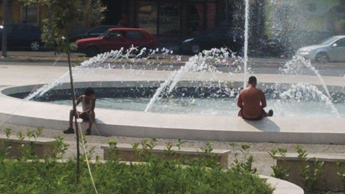 Podgorica: U fontani je spas (FOTO) Podgorica: U fontani je spas (FOTO)