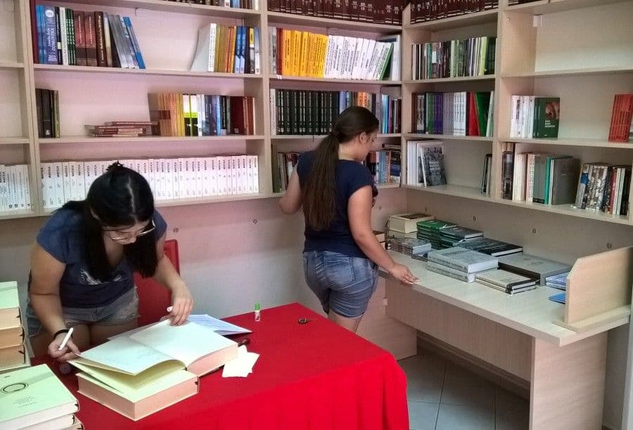 LOVĆENAC: Popisuju prvu Crnogorsku bibilioteku LOVĆENAC: Popisuju prvu Crnogorsku bibilioteku