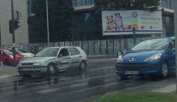 FOTO: Udes u centru Podgorice! FOTO: Udes u centru Podgorice!