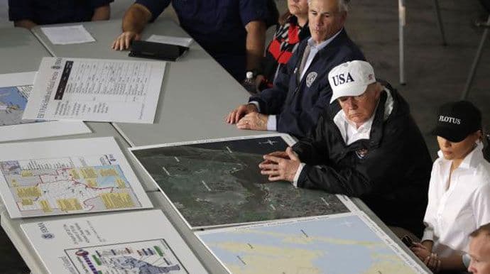 "Harvi"neumoljiv, brane popustile, stigao i Tramp (FOTO) "Harvi"neumoljiv, brane popustile, stigao i Tramp (FOTO)