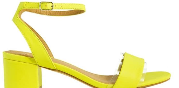 Neon-zelena ističe preplanuli ten Neon-zelena ističe preplanuli ten