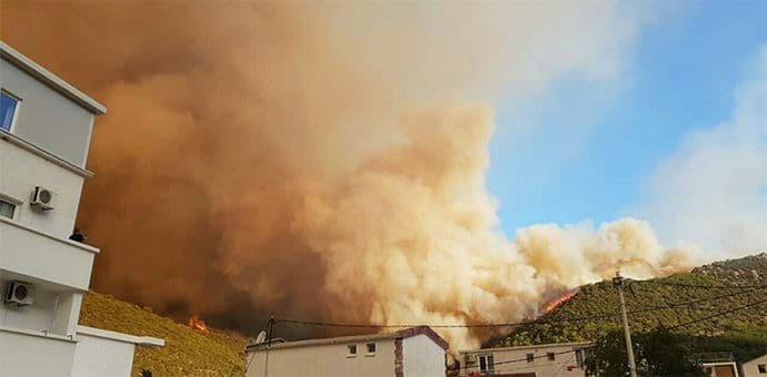 Bar: Požari pod kontrolom, ali ekipe i dalje pripravne Bar: Požari pod kontrolom, ali ekipe i dalje pripravne