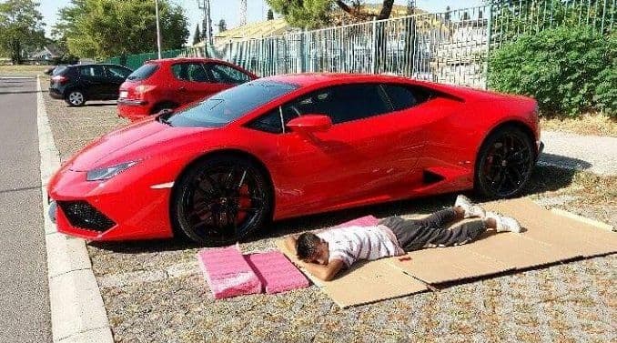 Čuvar Lamborginija u ljetnjem periodu Čuvar Lamborginija u ljetnjem periodu