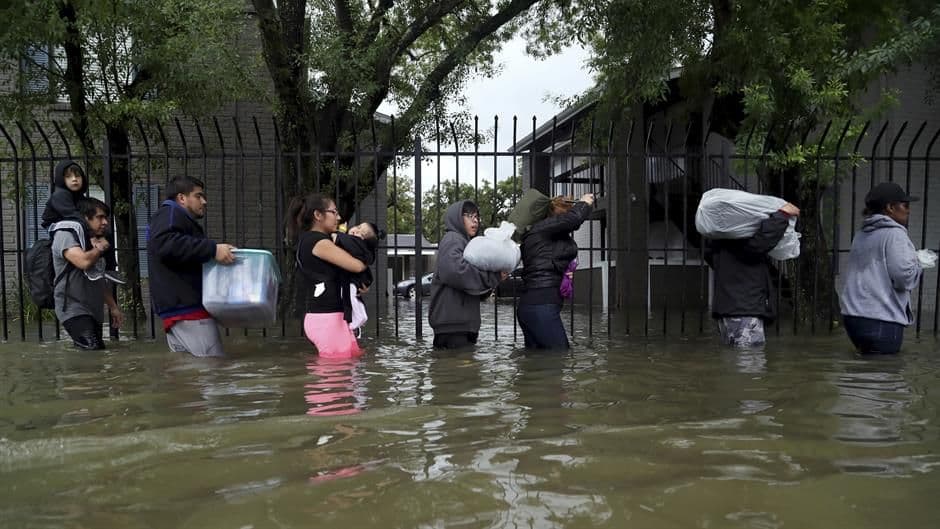 Tramp traži šest milijardi dolara pomoći zbog uragana "Harvi" Tramp traži šest milijardi dolara pomoći zbog uragana "Harvi"