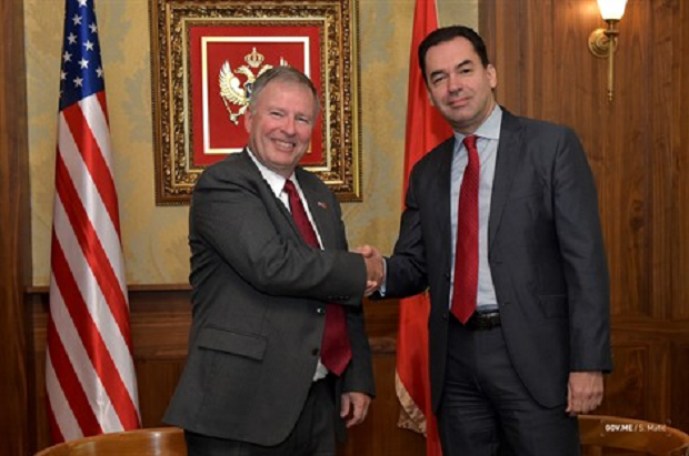 PAŽIN – LAMBORN: Vladavinom prava do ekonomskog razvoja PAŽIN – LAMBORN: Vladavinom prava do ekonomskog razvoja