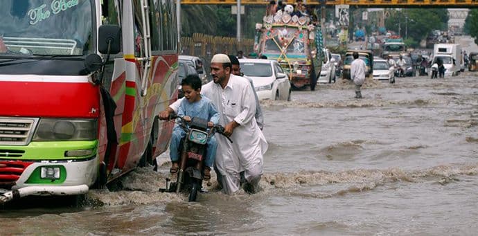 Jug Azije nepripremljen dočekao poplave, poginulo 1.400 osoba Jug Azije nepripremljen dočekao poplave, poginulo 1.400 osoba