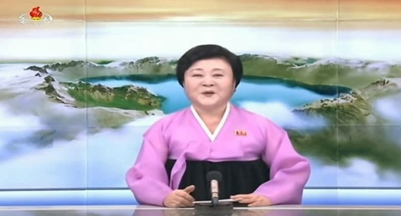 Ko je voditeljka koja sa ponosom i dramom čita vijesti o Sjevernoj Koreji? Ko je voditeljka koja sa ponosom i dramom čita vijesti o Sjevernoj Koreji?