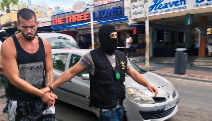 Razbijen lanac krijumčara droge Razbijen lanac krijumčara droge