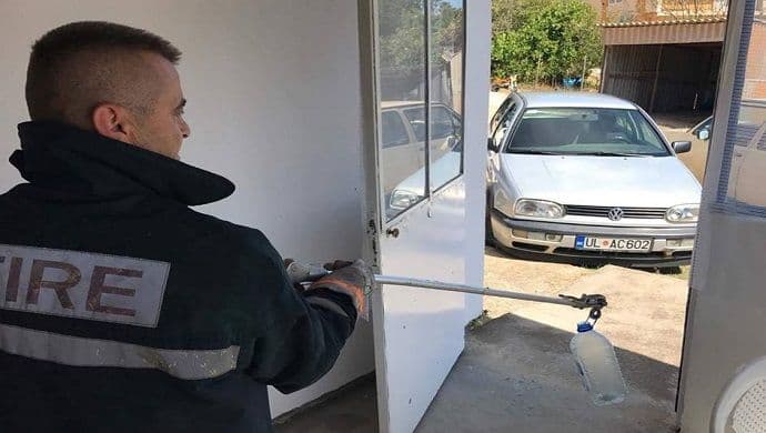 Ulcinj: Zmija ušla u kuću! (VIDEO) Ulcinj: Zmija ušla u kuću! (VIDEO)