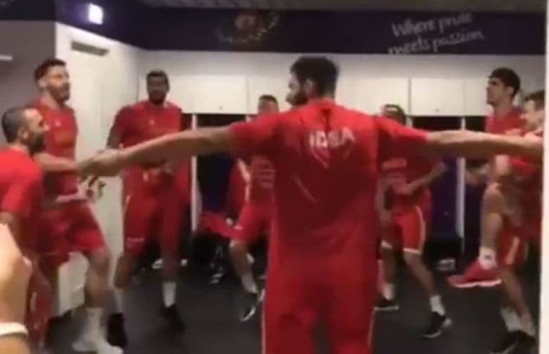 Pogledajte kako su naši košarkaši proslavili istorijski uspjeh Pogledajte kako su naši košarkaši proslavili istorijski uspjeh