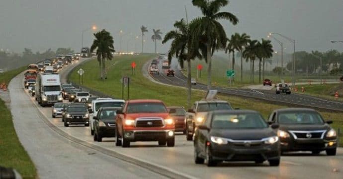 Panika na Floridi: Masovna evakuacija zbog uragana (VIDEO) Panika na Floridi: Masovna evakuacija zbog uragana (VIDEO)