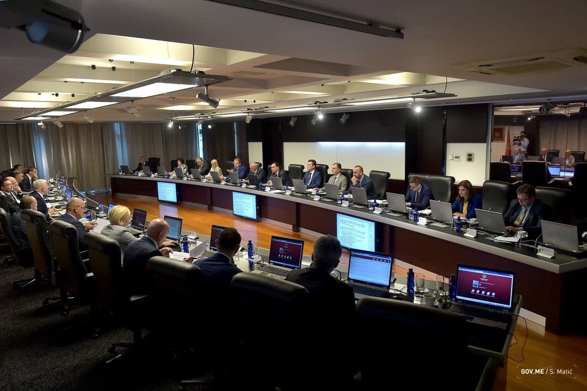 Vlada donijela odluku o strukturi i veličini Vojske Crne Gore Vlada donijela odluku o strukturi i veličini Vojske Crne Gore