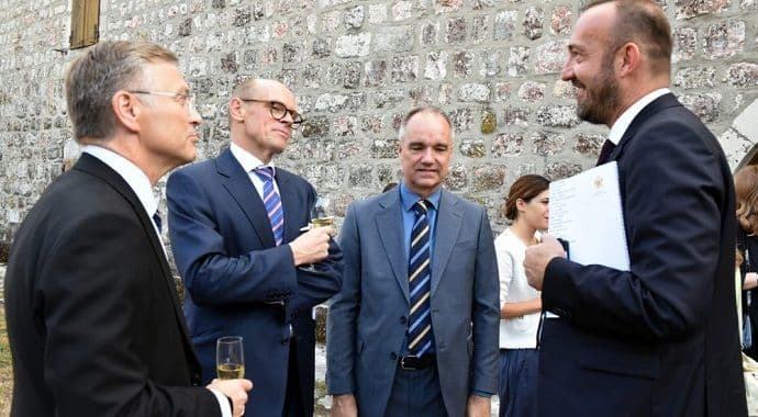 U Biljardi otvorena izložba “Dodir stakla” U Biljardi otvorena izložba “Dodir stakla”