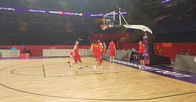 Odrađen prvi trening naše reprezentacije u “Sinan Erdem” arena (FOTO) Odrađen prvi trening naše reprezentacije u “Sinan Erdem” arena (FOTO)