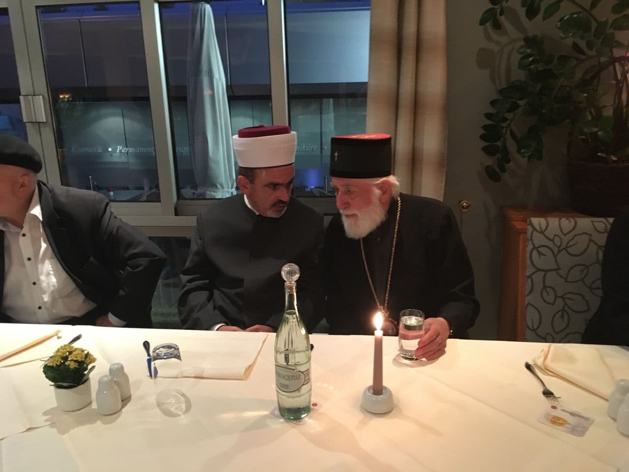 Susret Vladike Mihaila i Glavnog Muftije IZ Bošnjaka u Frankfurtu efendije Fetića Susret Vladike Mihaila i Glavnog Muftije IZ Bošnjaka u Frankfurtu efendije Fetića