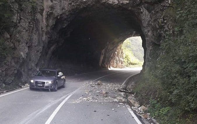 Upozorenja nikad dosta: Vozite polako, odroni na putu! Upozorenja nikad dosta: Vozite polako, odroni na putu!