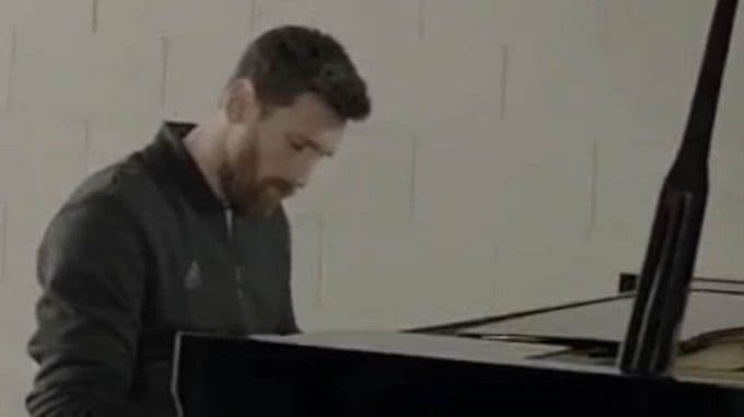 Maestro Mesi: Odsvirao himnu Lige šampiona i sve oduševio Maestro Mesi: Odsvirao himnu Lige šampiona i sve oduševio