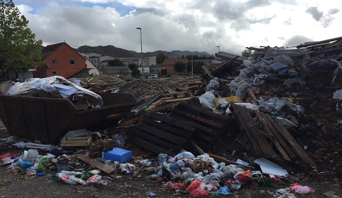 Cetinje zatrpano u smeću: URA poziva nadležne da reaguju Cetinje zatrpano u smeću: URA poziva nadležne da reaguju