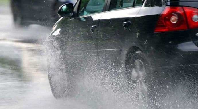 Putevi klizavi, vidljivost smanjena Putevi klizavi, vidljivost smanjena